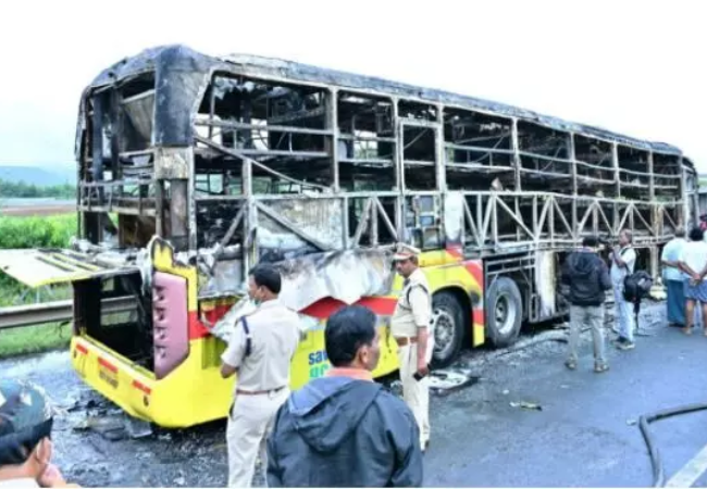 T'gana govt sets up helpline for kin of Hyderabad-Bengaluru bus accident victims